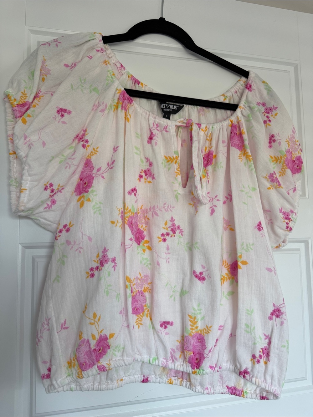 Velvet Heart White Floral Tie-Neck Puff Sleeve Blouse